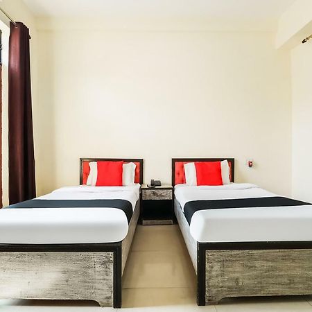 Capital O 60233 Brij Ki Rasoi Deluxe Hotell Lucknow Exteriör bild