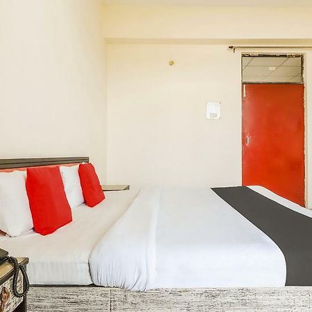Capital O 60233 Brij Ki Rasoi Deluxe Hotell Lucknow Exteriör bild