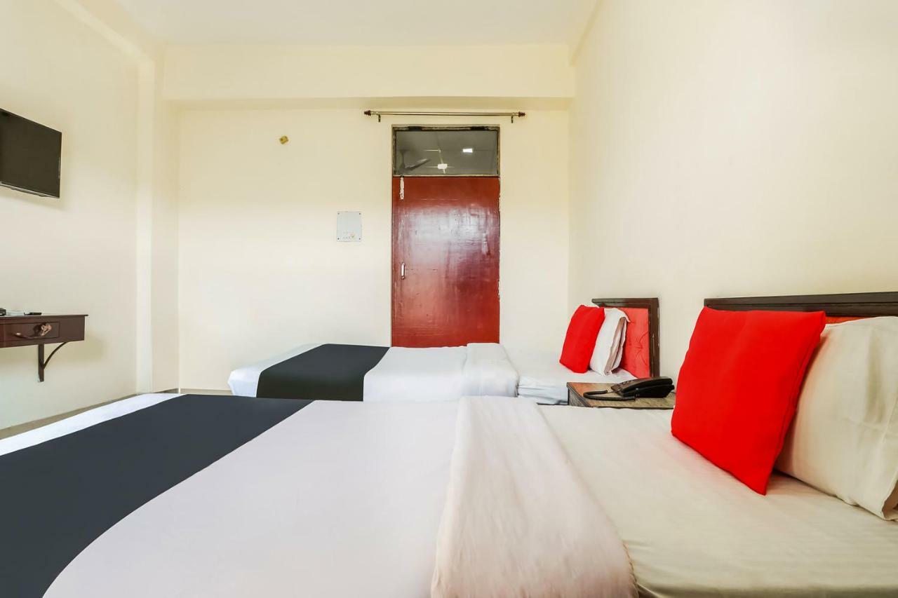Capital O 60233 Brij Ki Rasoi Deluxe Hotell Lucknow Exteriör bild