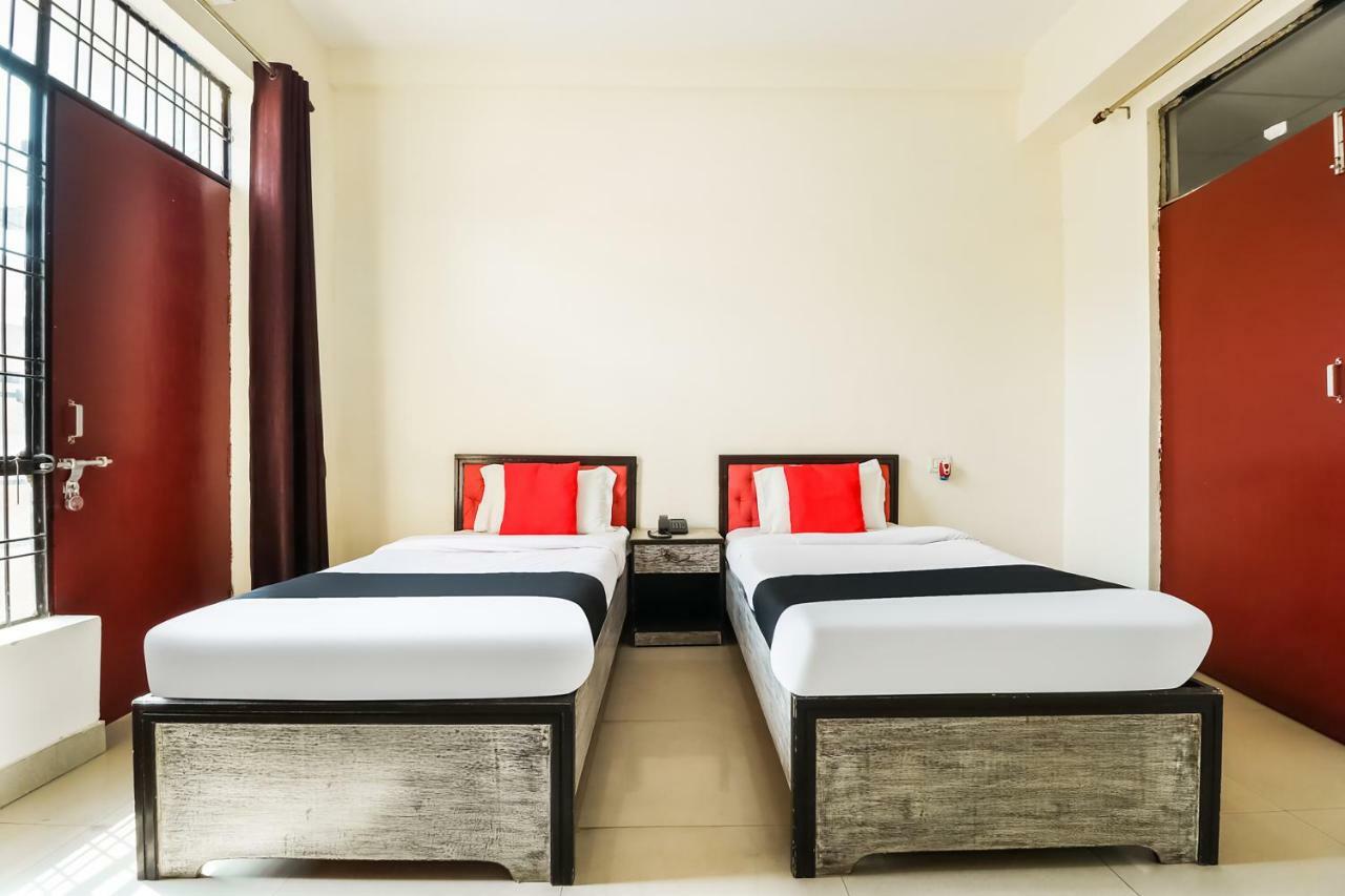 Capital O 60233 Brij Ki Rasoi Deluxe Hotell Lucknow Exteriör bild