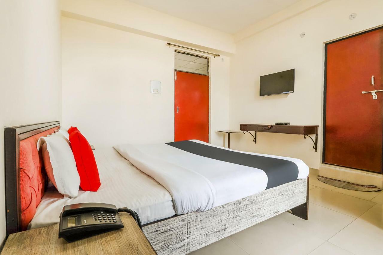 Capital O 60233 Brij Ki Rasoi Deluxe Hotell Lucknow Exteriör bild