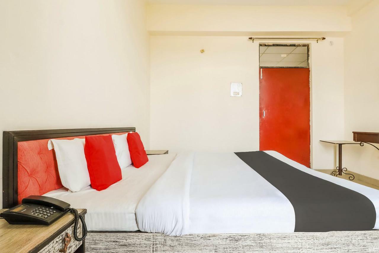 Capital O 60233 Brij Ki Rasoi Deluxe Hotell Lucknow Exteriör bild