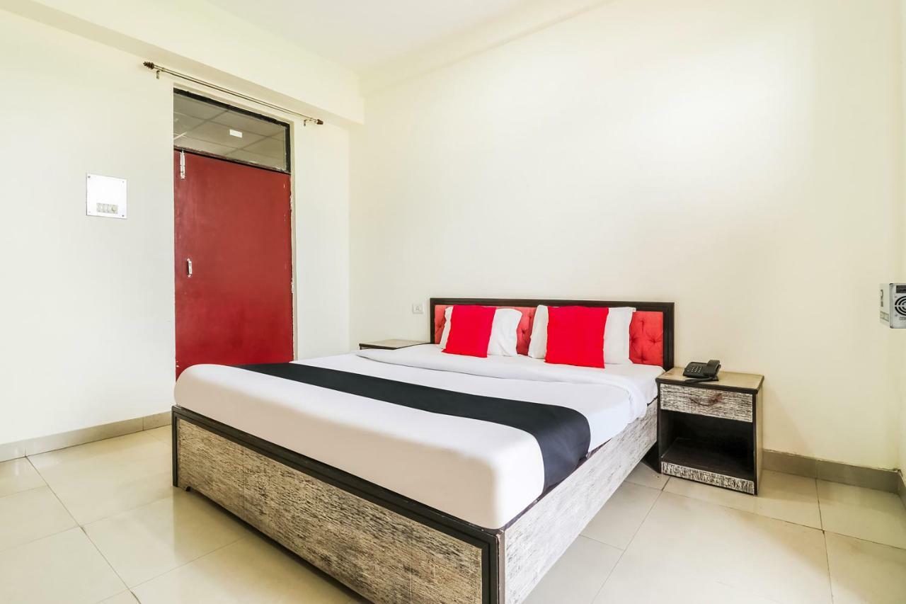 Capital O 60233 Brij Ki Rasoi Deluxe Hotell Lucknow Exteriör bild