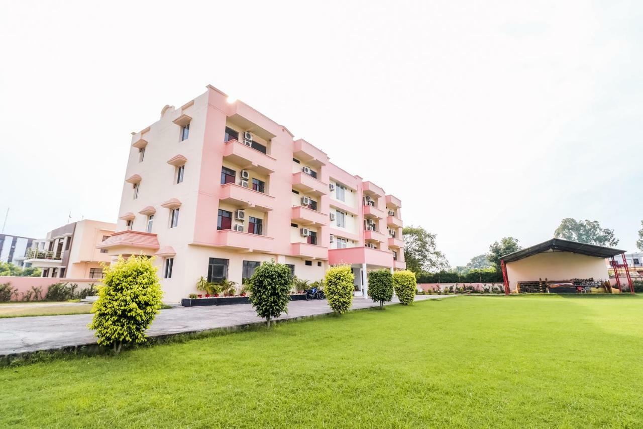 Capital O 60233 Brij Ki Rasoi Deluxe Hotell Lucknow Exteriör bild