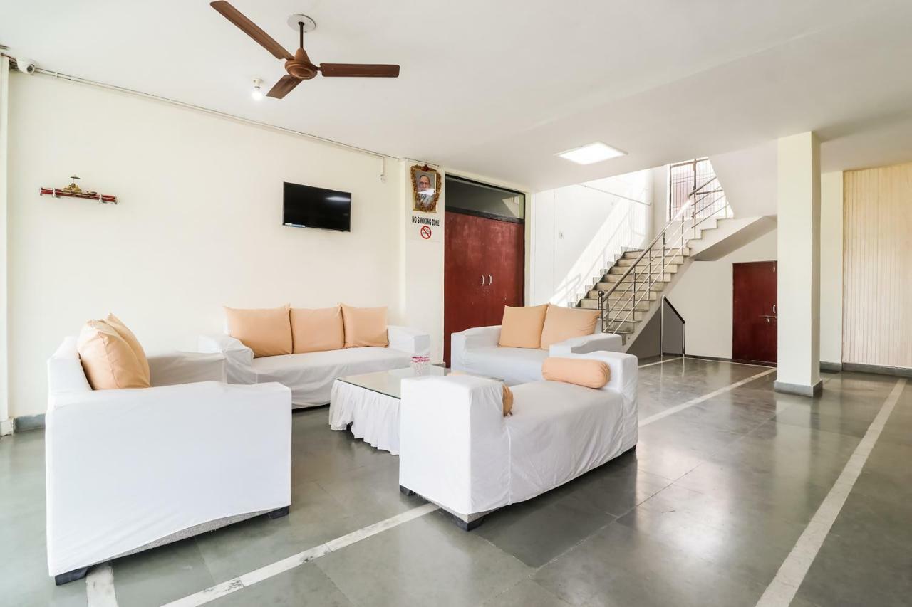 Capital O 60233 Brij Ki Rasoi Deluxe Hotell Lucknow Exteriör bild