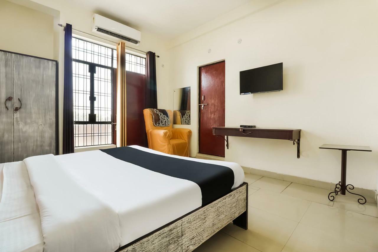 Capital O 60233 Brij Ki Rasoi Deluxe Hotell Lucknow Exteriör bild