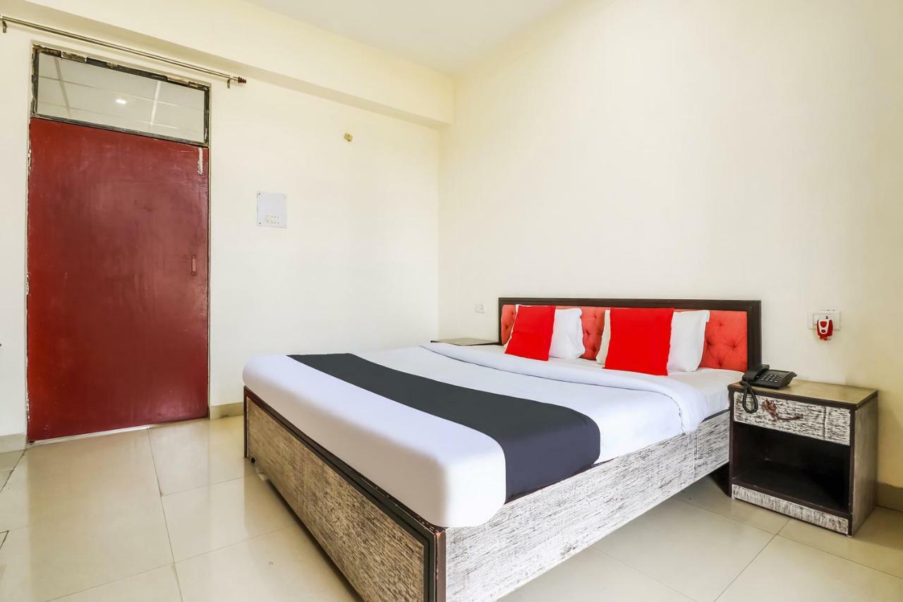 Capital O 60233 Brij Ki Rasoi Deluxe Hotell Lucknow Exteriör bild