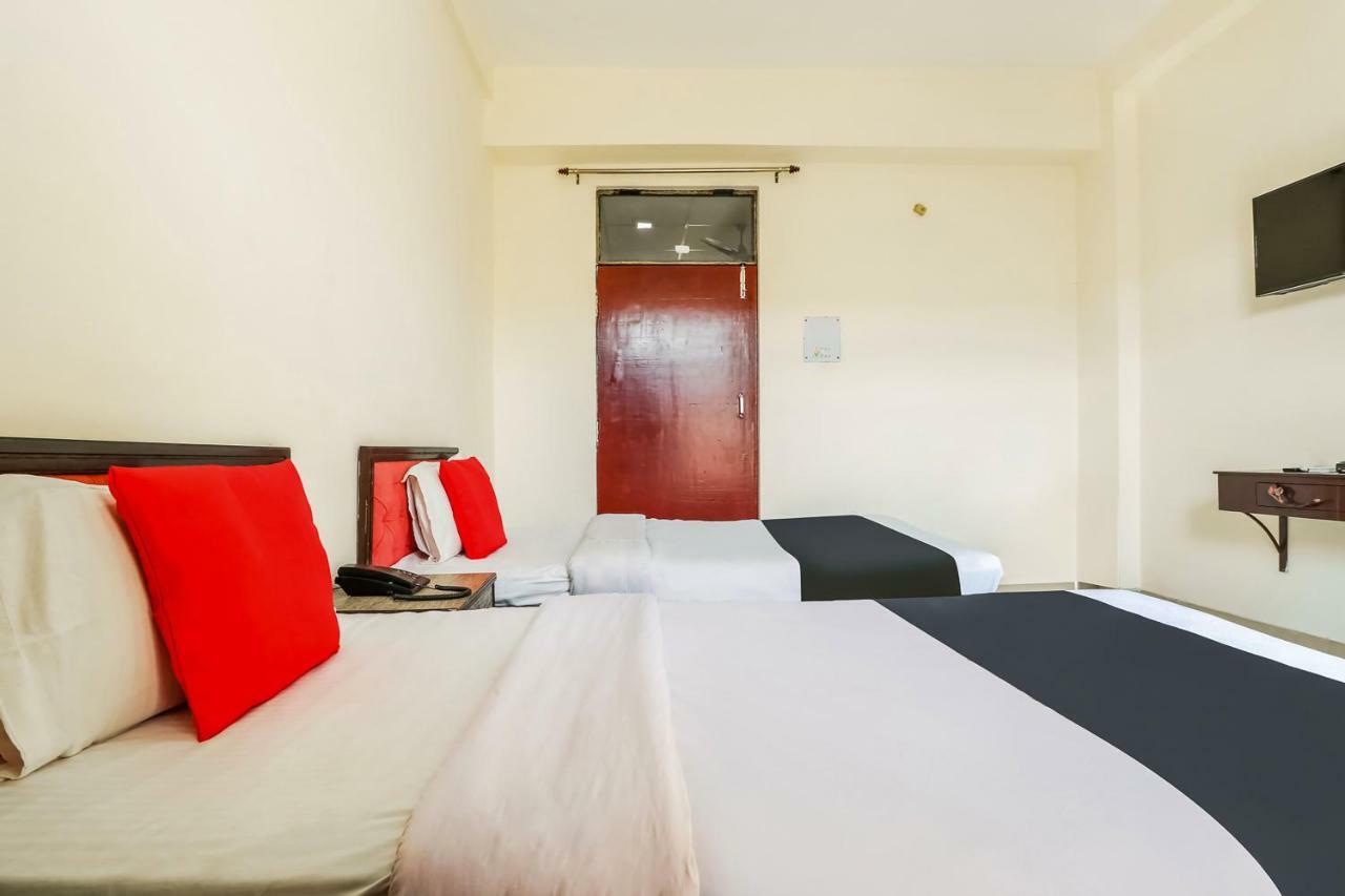 Capital O 60233 Brij Ki Rasoi Deluxe Hotell Lucknow Exteriör bild