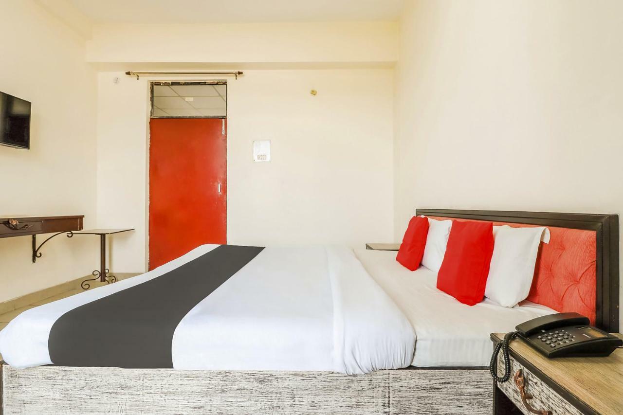 Capital O 60233 Brij Ki Rasoi Deluxe Hotell Lucknow Exteriör bild