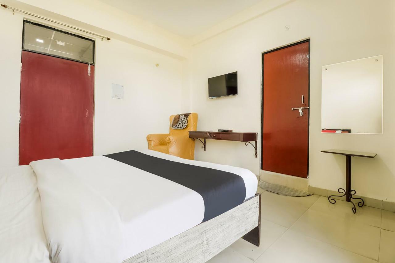 Capital O 60233 Brij Ki Rasoi Deluxe Hotell Lucknow Exteriör bild