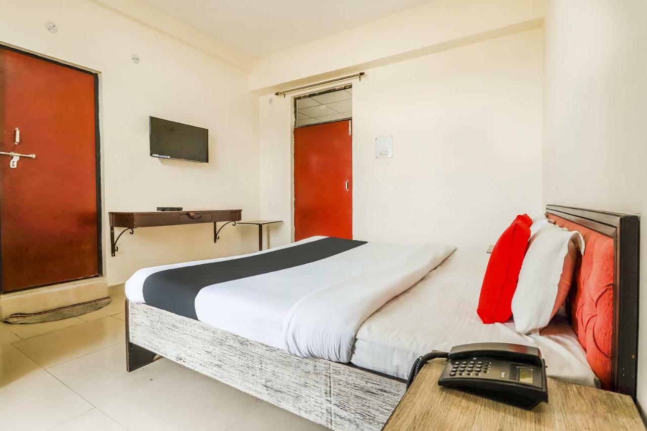 Capital O 60233 Brij Ki Rasoi Deluxe Hotell Lucknow Exteriör bild