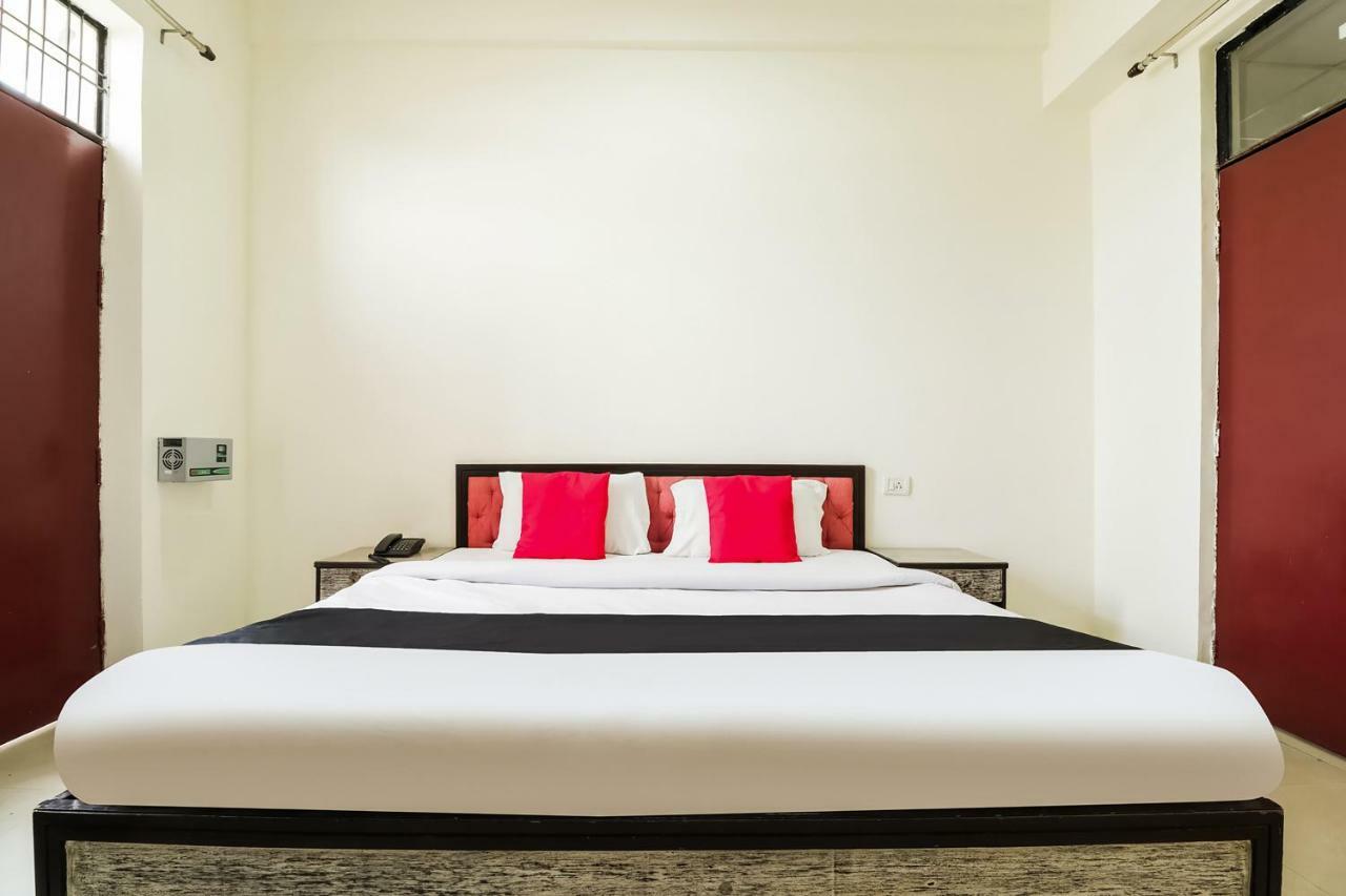 Capital O 60233 Brij Ki Rasoi Deluxe Hotell Lucknow Exteriör bild