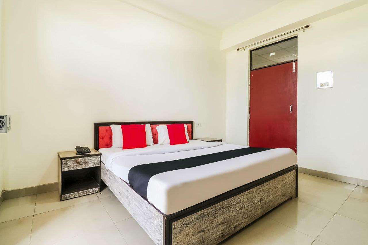 Capital O 60233 Brij Ki Rasoi Deluxe Hotell Lucknow Exteriör bild