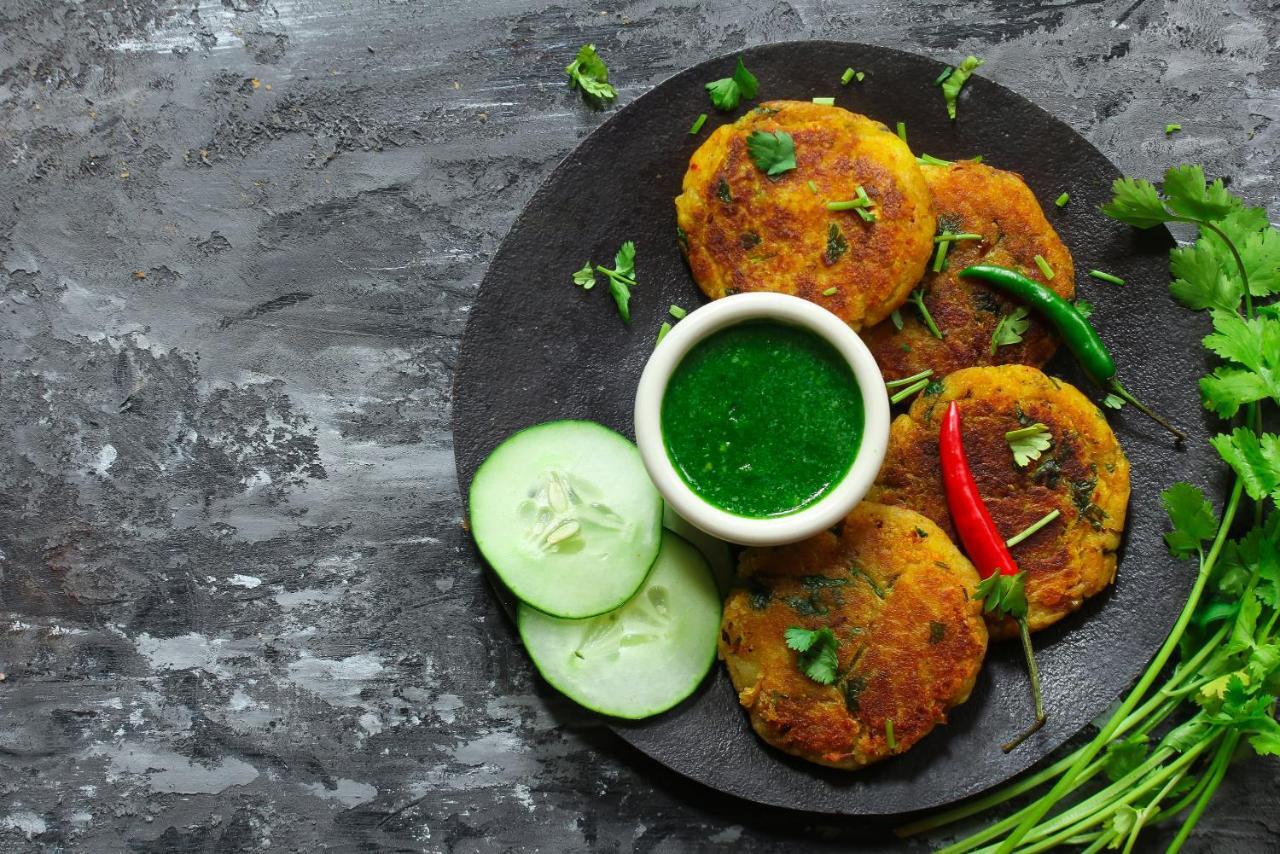 Capital O 60233 Brij Ki Rasoi Deluxe Hotell Lucknow Exteriör bild